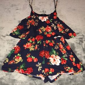 Floral print romper Sz L